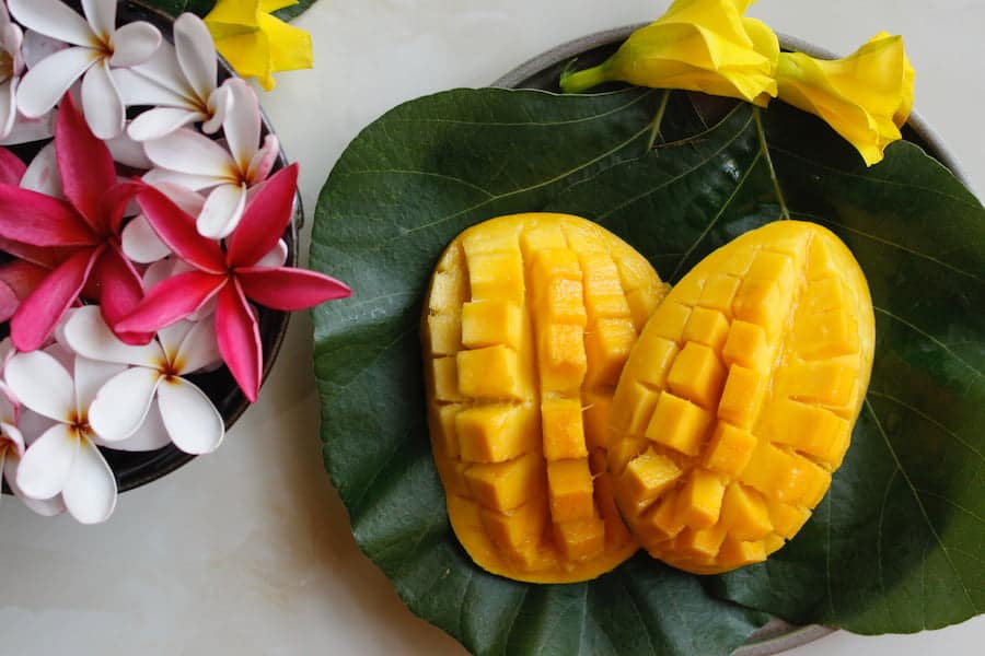 Sliced ripe mangoes